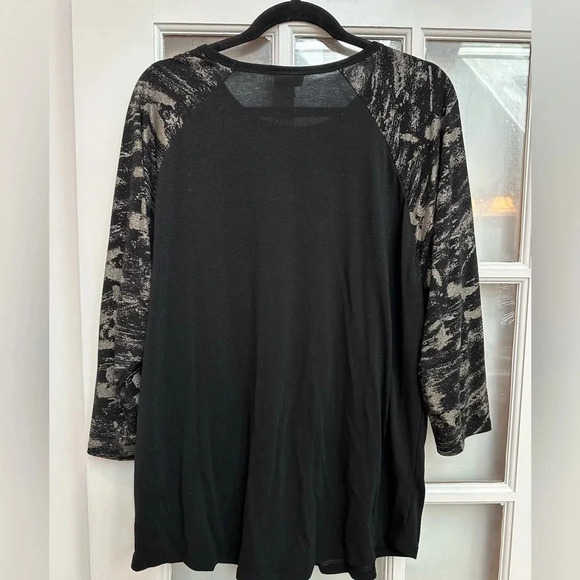 LuLaRoe Black Golden Metallic Shimmer 3/4 Sleeves Randy Baseball Tee Size 3X - Picture 3 of 9